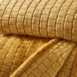 Embossed 130cm X 180cm Throw -Dunelm 30765403 alt02