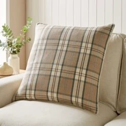 Isabella Cushion Cover -Dunelm 30902539