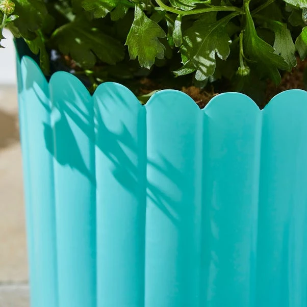 Bright Scalloped Metal Plant Pot 4 Bright Scalloped Metal Plant Pot - Image 2
